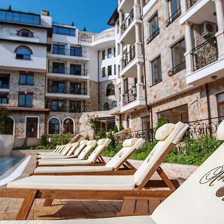 Artur Aparthotel 3*