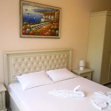 Artur Aparthotel 3*