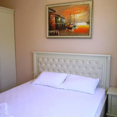 Artur Aparthotel 3*