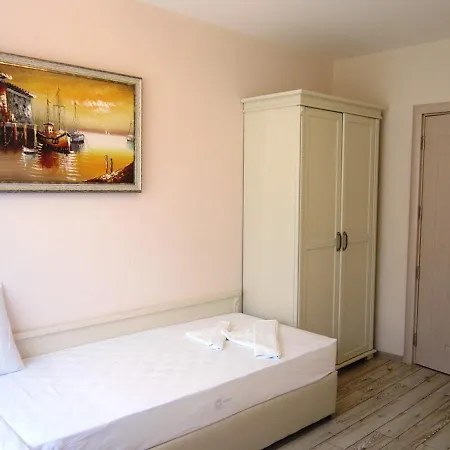 Artur Aparthotel 3*